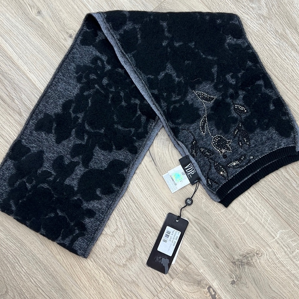 36% viscose and 30% Lana wool scarf. New with tag. Italian brand VDP.